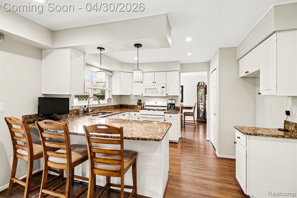 6883 Essex Court, Waterford, MI 48327 — Photo 8