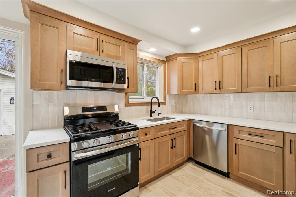 4749 Lutz Drive, Warren, MI 48092 — Photo 6