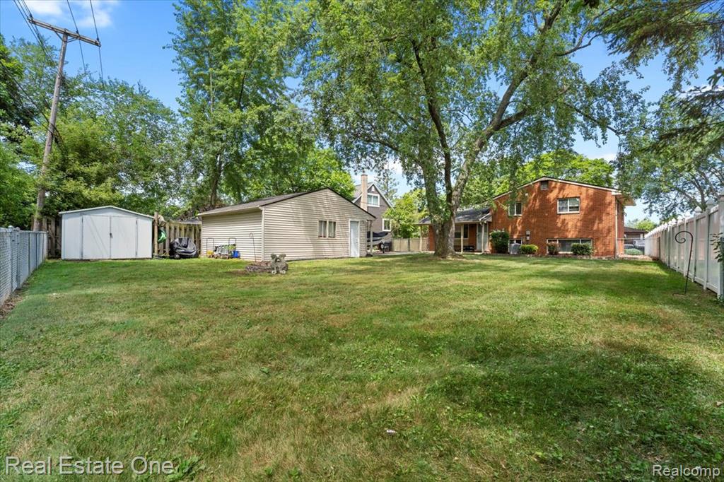31817 Lafler Drive, Rockwood, MI — Photo 23