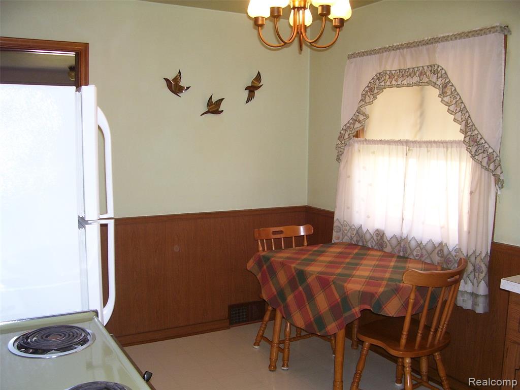 7300 Weingartz, Center Line, MI 48015 — Photo 6
