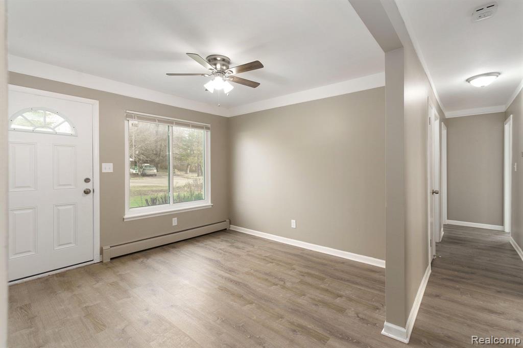 411 BUNNY RUN Boulevard, Lake Orion, MI 48362 — Photo 8