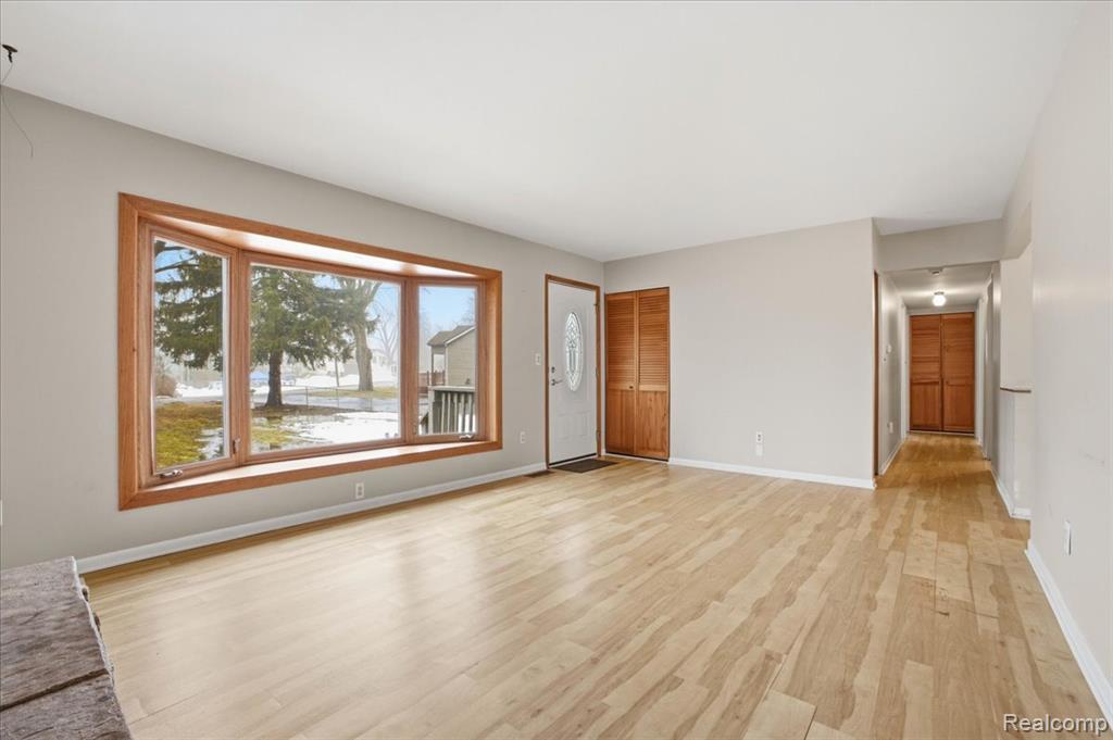 6360 Manson Drive, Waterford, MI 48329 — Photo 5