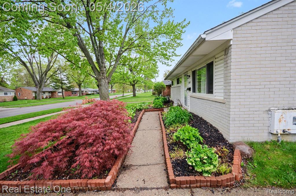 247 Kenyon Drive, Troy, MI 48083 — Photo 3