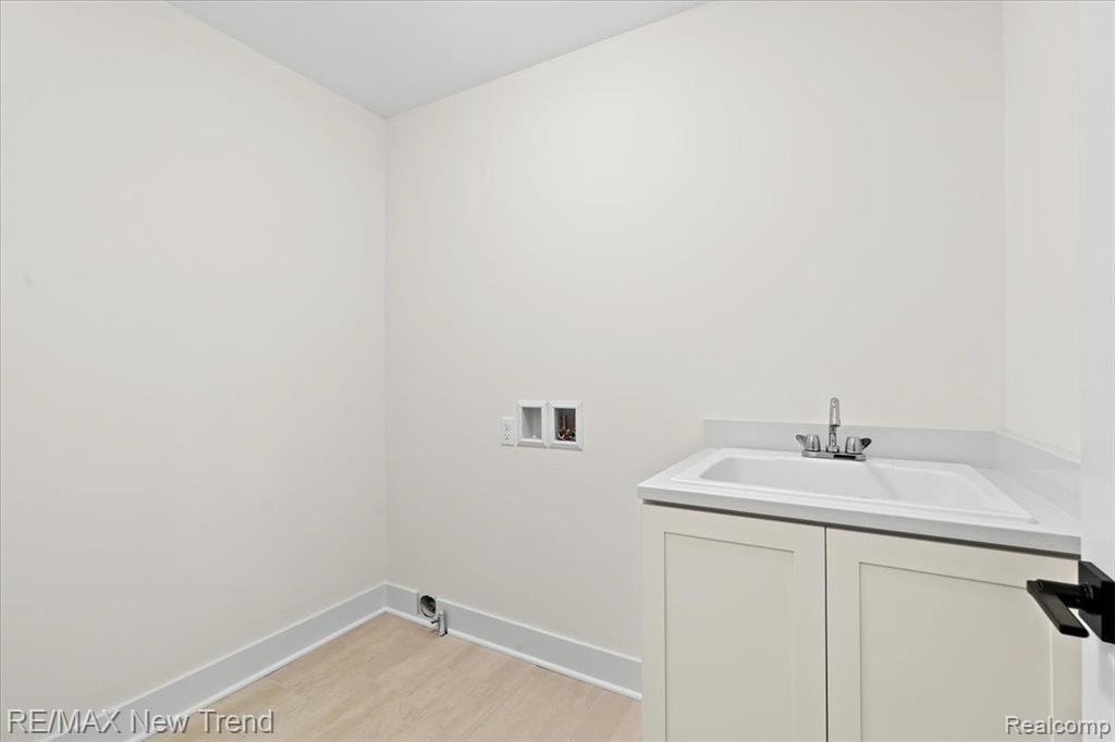 7833 Trailside Court, West Bloomfield, MI 48323 — Photo 33