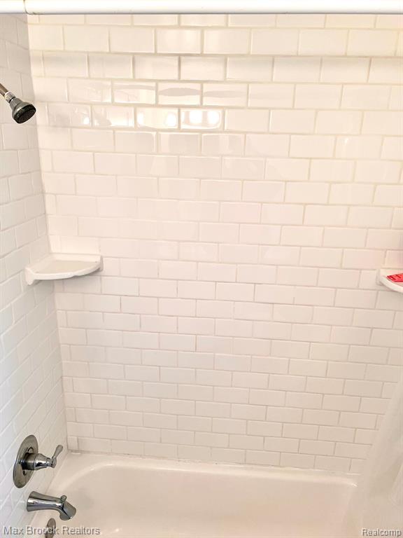 730 GRAEFIELD CT. Court, Birmingham, MI 48009 — Photo 8