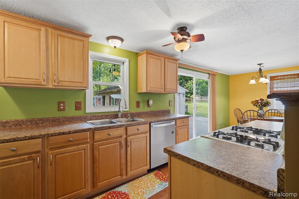 608 Snyder Road, Highland, MI — Photo 9