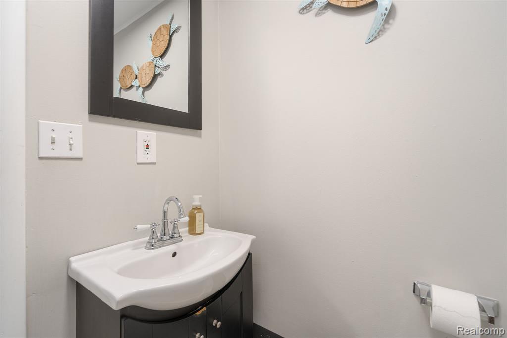 6460 Hermana Road, West Bloomfield, MI 48324 — Photo 17