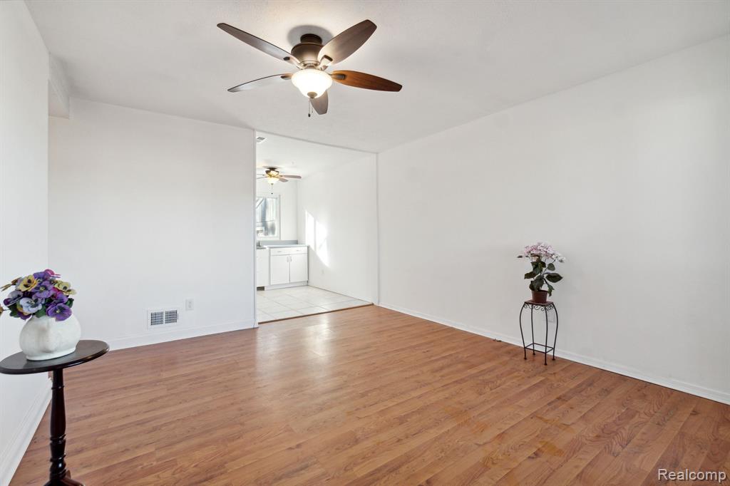 324 EAST Street, Holly, MI 48442 — Photo 11