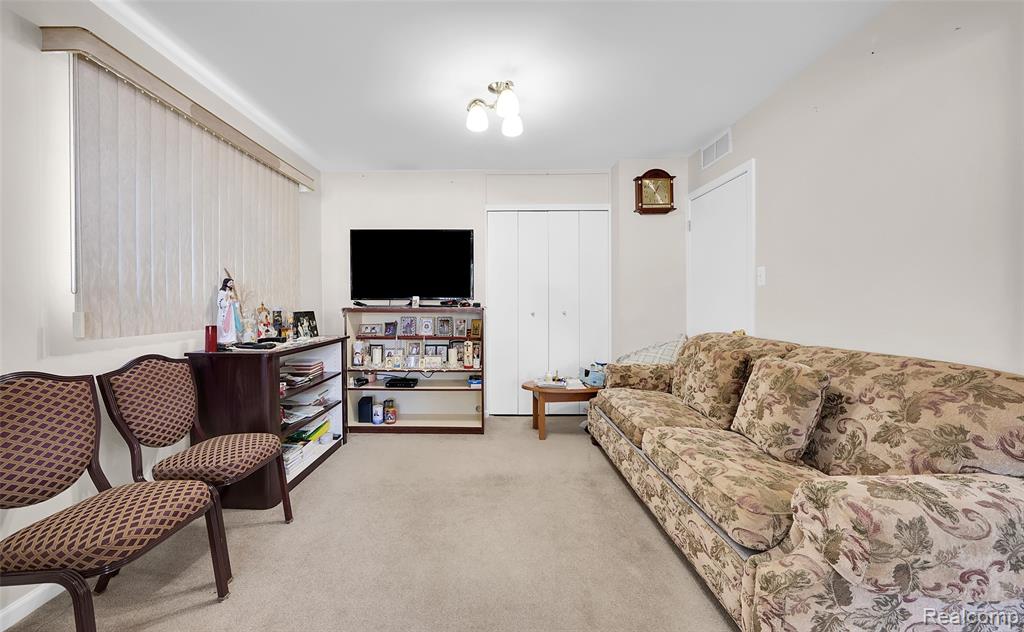 13341 Albany Street, Oak Park, MI 48237 — Photo 5