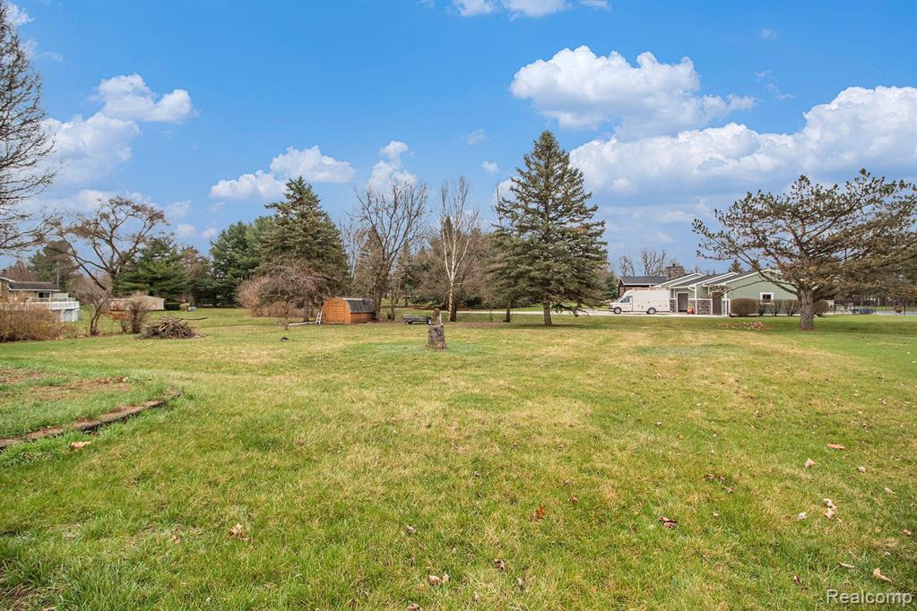 8912 MISSION Drive, Brighton, MI 48116 — Photo 17
