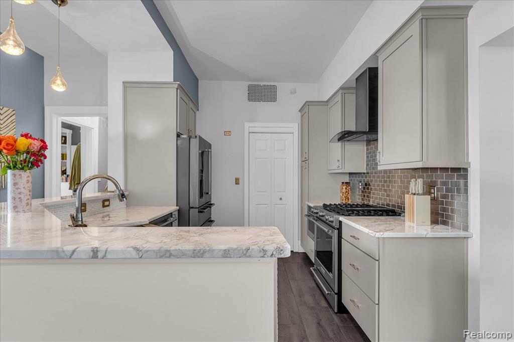 2900 E Jefferson Avenue, C5, Detroit, MI 48207 — Photo 13