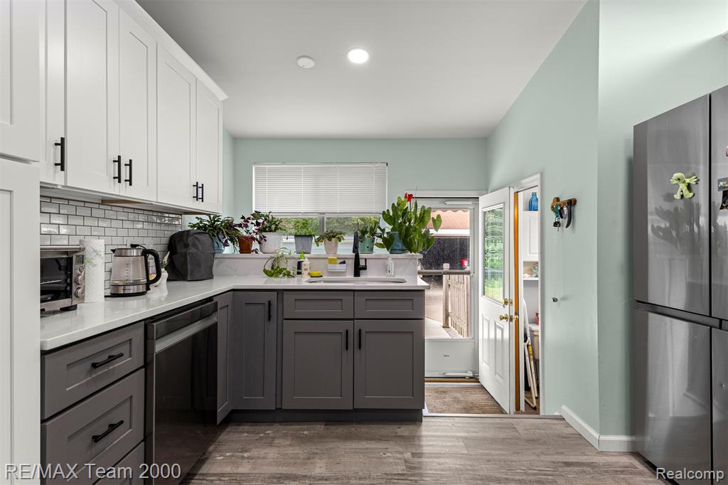 7396 N Charlesworth Street, Dearborn Heights, MI 48127 — Photo 16
