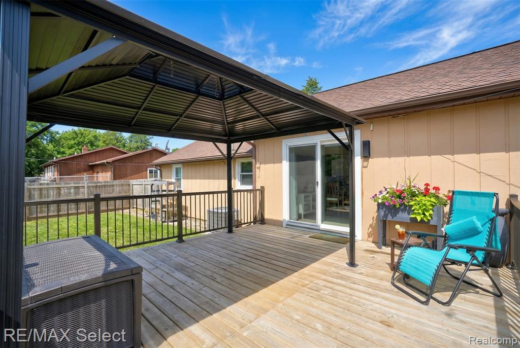 3101 W Maple Avenue, Flint, MI 48507 — Photo 9