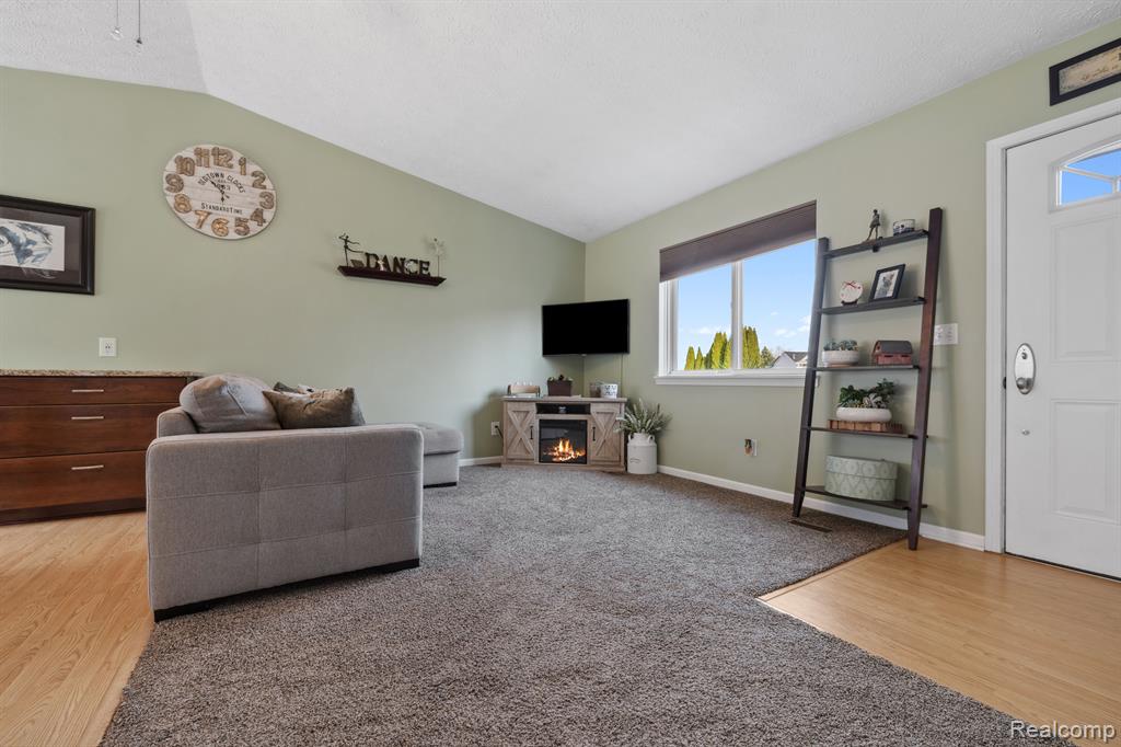 77 Coyote Court, Pinckney, MI 48169 — Photo 6