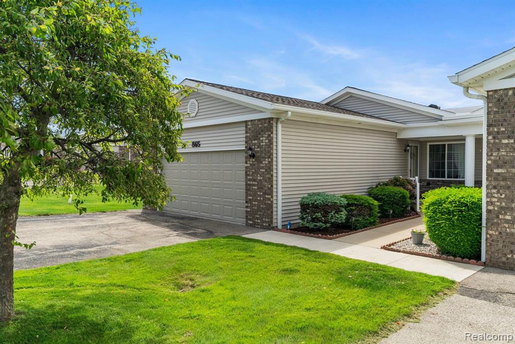 865 CRYSTAL Lane, Marysville, MI 48040 — Photo 3