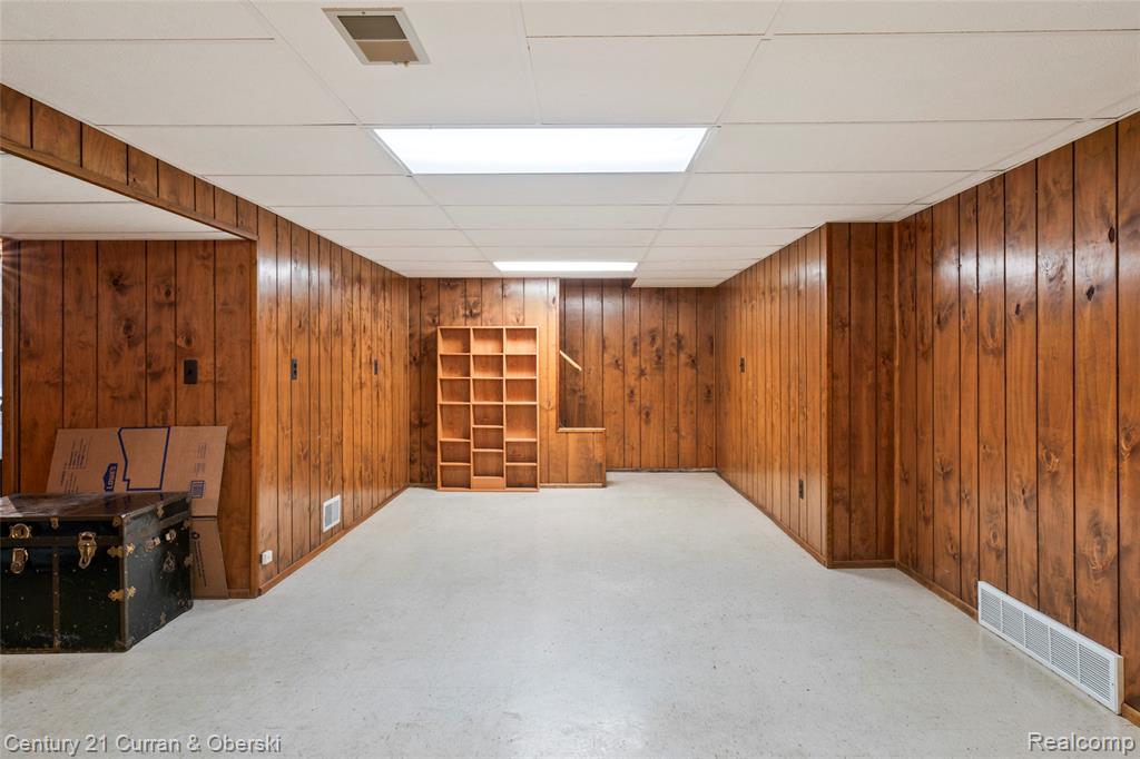 9235 Texas Street, Livonia, MI 48150 — Photo 31