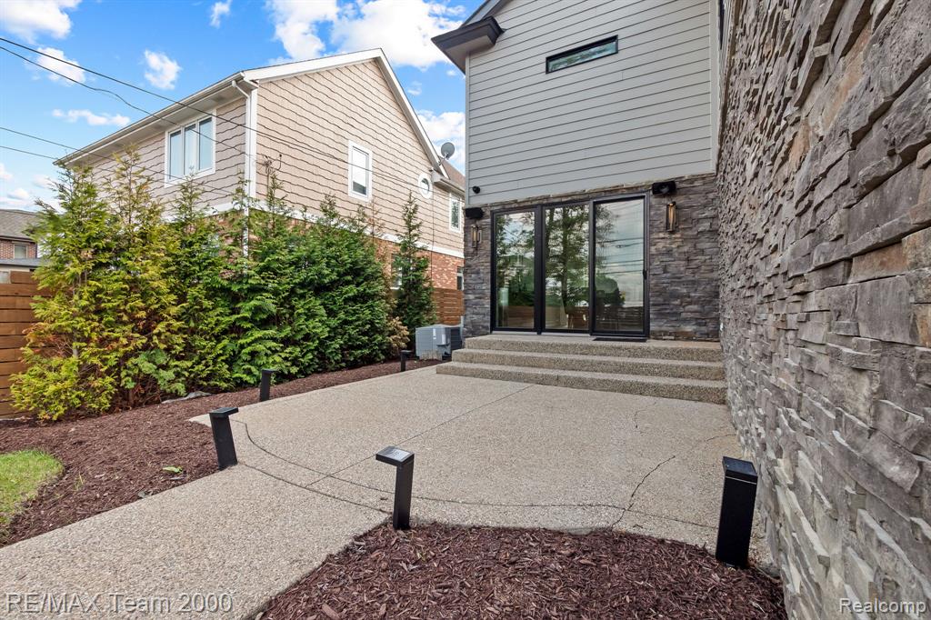 927 Ann Street, Birmingham, MI 48009 — Photo 42