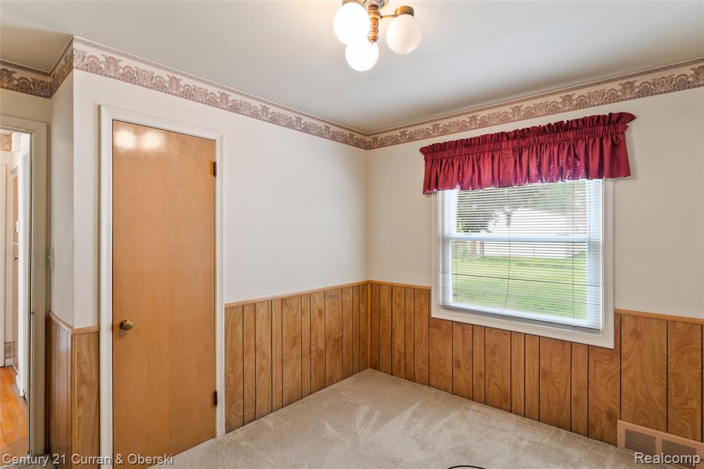 9235 Texas Street, Livonia, MI 48150 — Photo 17