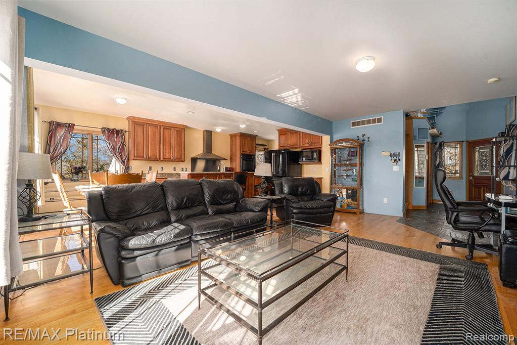 6512 BUCKSHORE Drive, Whitmore Lake, MI 48189 — Photo 5