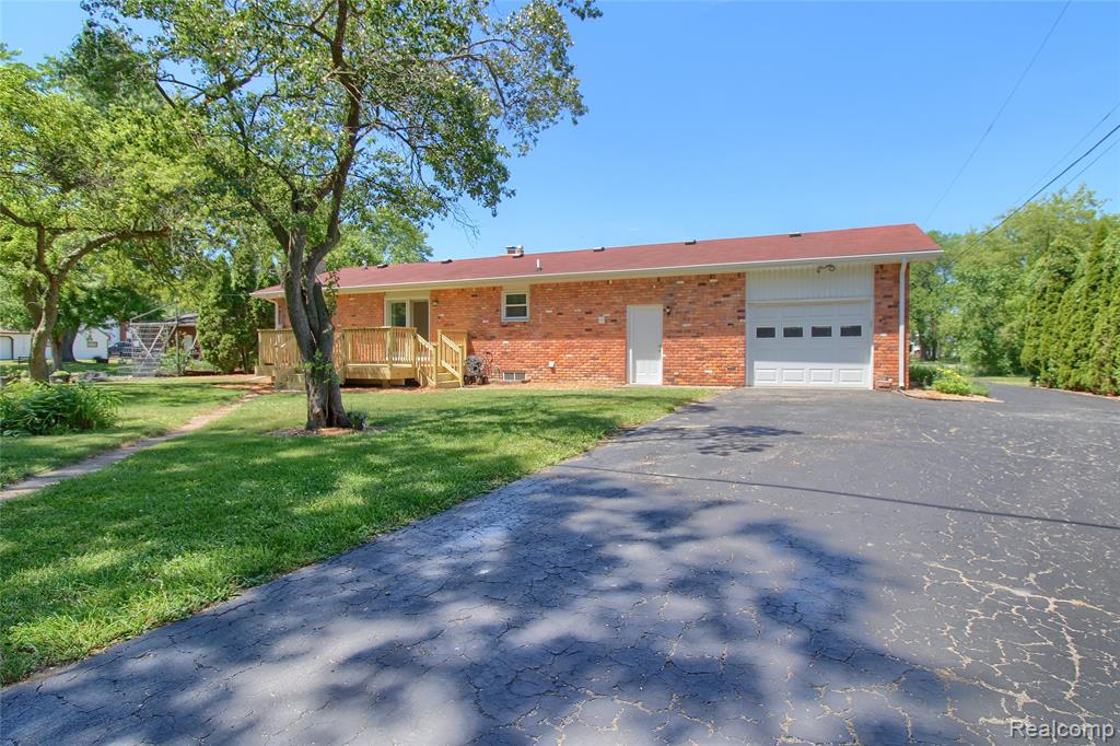 21515 Huron River Drive, New Boston, MI 48164 — Photo 29