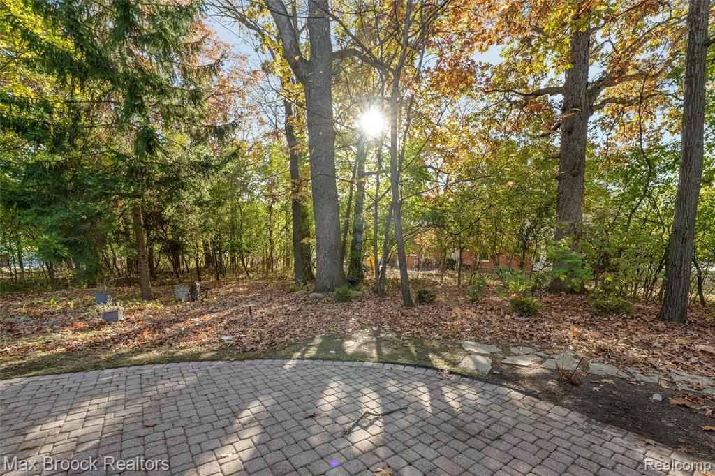 5946 Cherry Crest Drive, West Bloomfield, MI — Photo 55