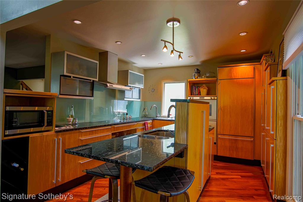 4945 Whitlow Court, Commerce Twp, MI 48382 — Photo 9