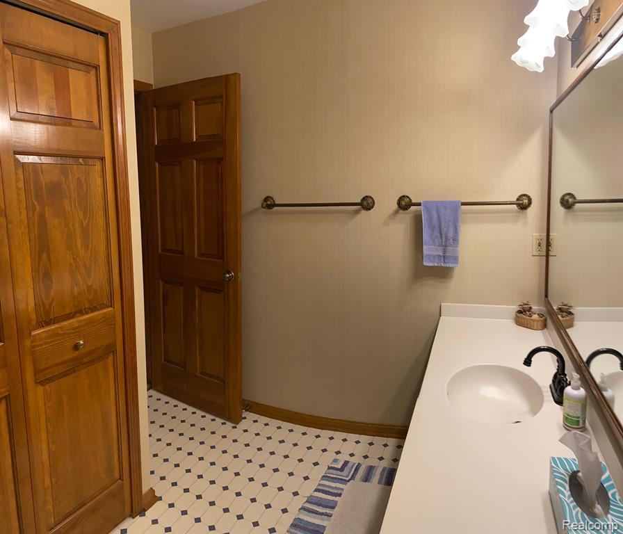 675 Applegate Lane, 4, Grand Blanc, MI 48439 — Photo 22