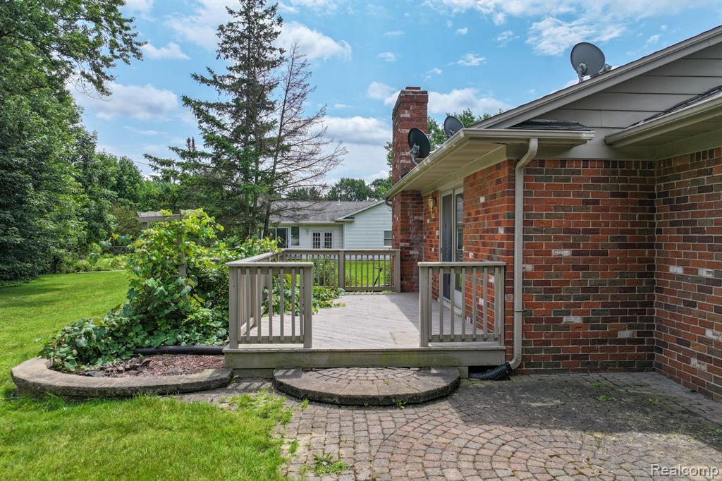 4395 OLD CARRIAGE Road, Flint, MI 48507 — Photo 9