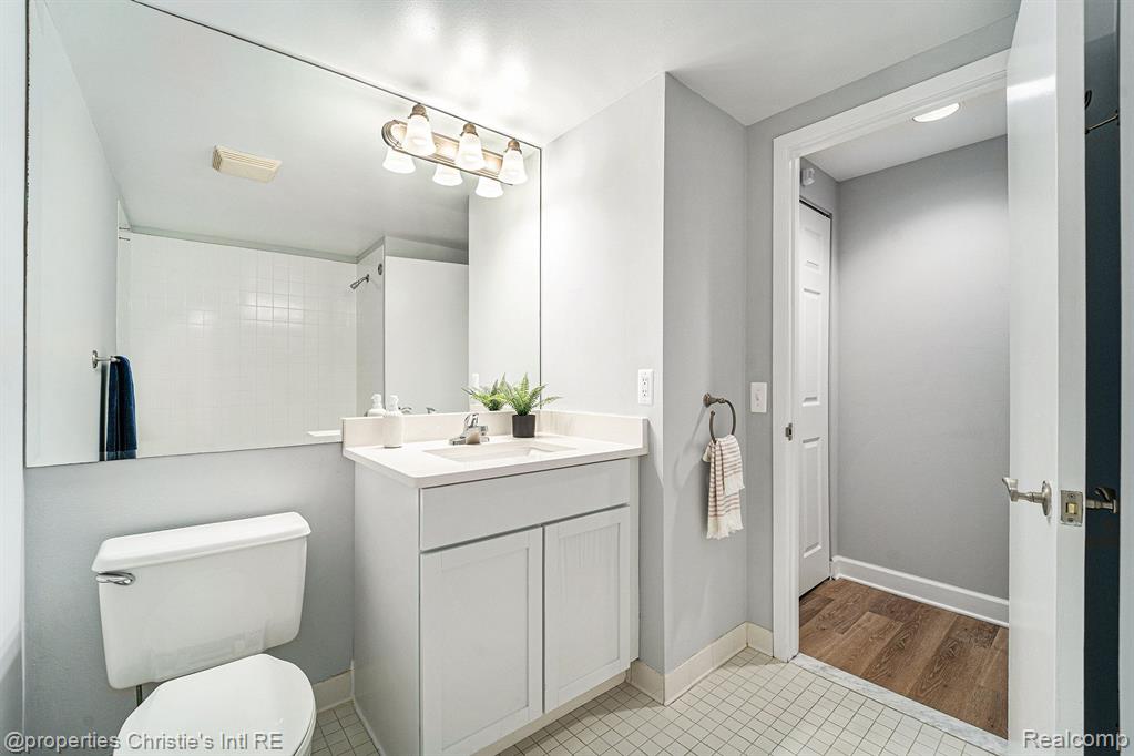 3320 Spinnaker Lane, 13B, Detroit, MI 48207 — Photo 16