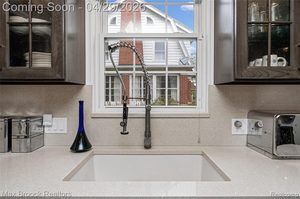 938 LAKEPOINTE STREET, Grosse Pointe Park, MI 48230 — Photo 18