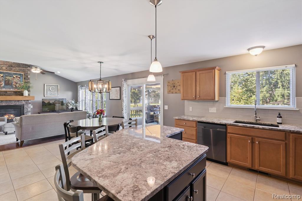 7056 Glenmeadow Court, Grand Blanc, MI 48439 — Photo 5