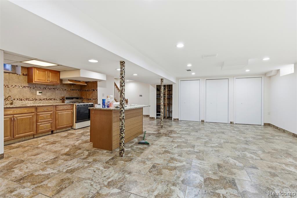 7002 Norborne Avenue, Dearborn Heights, MI 48127 — Photo 14