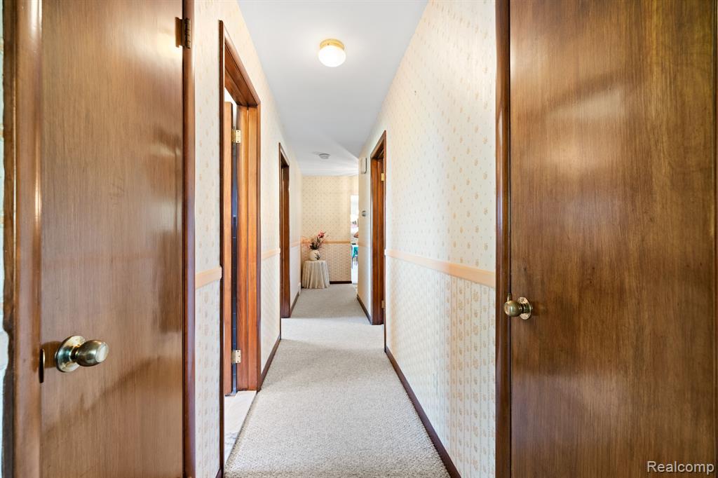 6248 LIVERNOIS Road, Troy, MI 48098 — Photo 31
