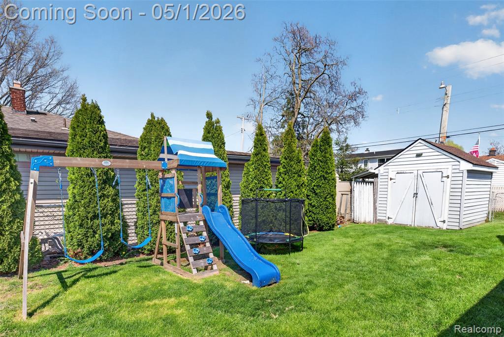 677 Lindbergh Street, Wyandotte, MI 48192 — Photo 18