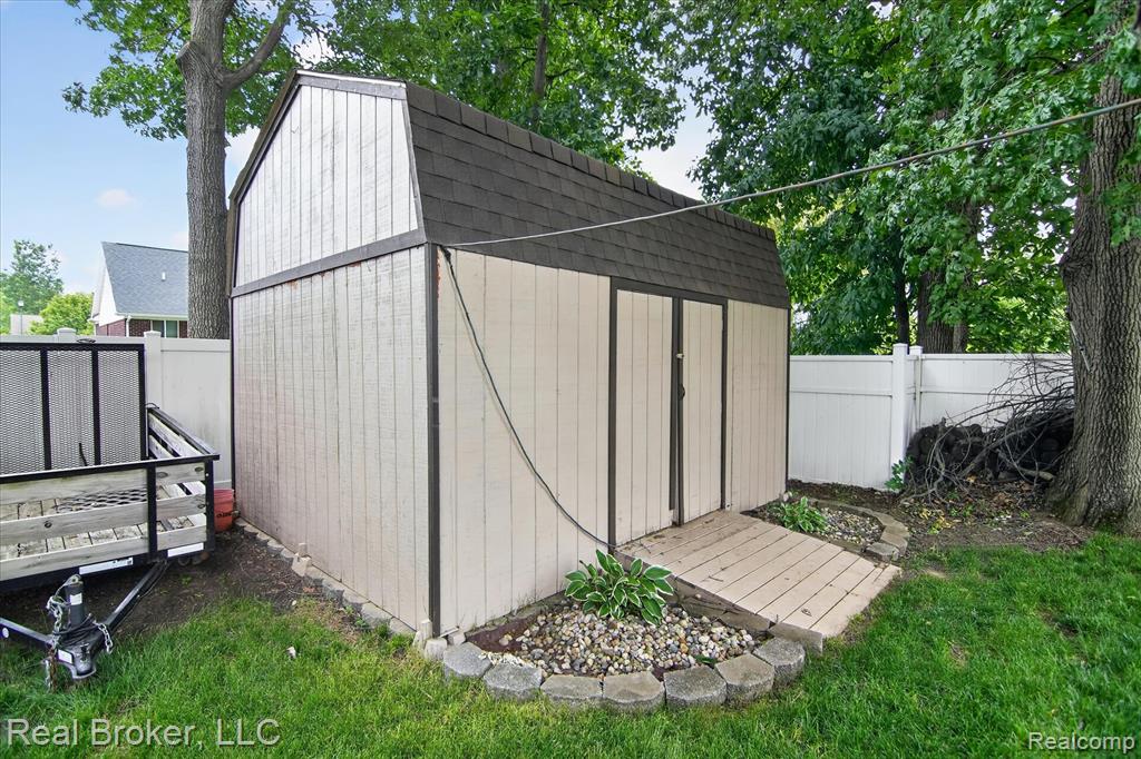 15156 Oak Valley Lane, Monroe, MI 48161 — Photo 50