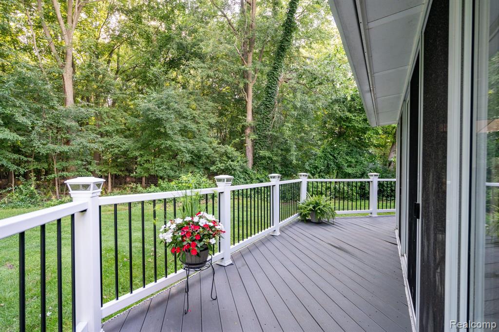 8213 EMERALD Lane W, Westland, MI — Photo 36