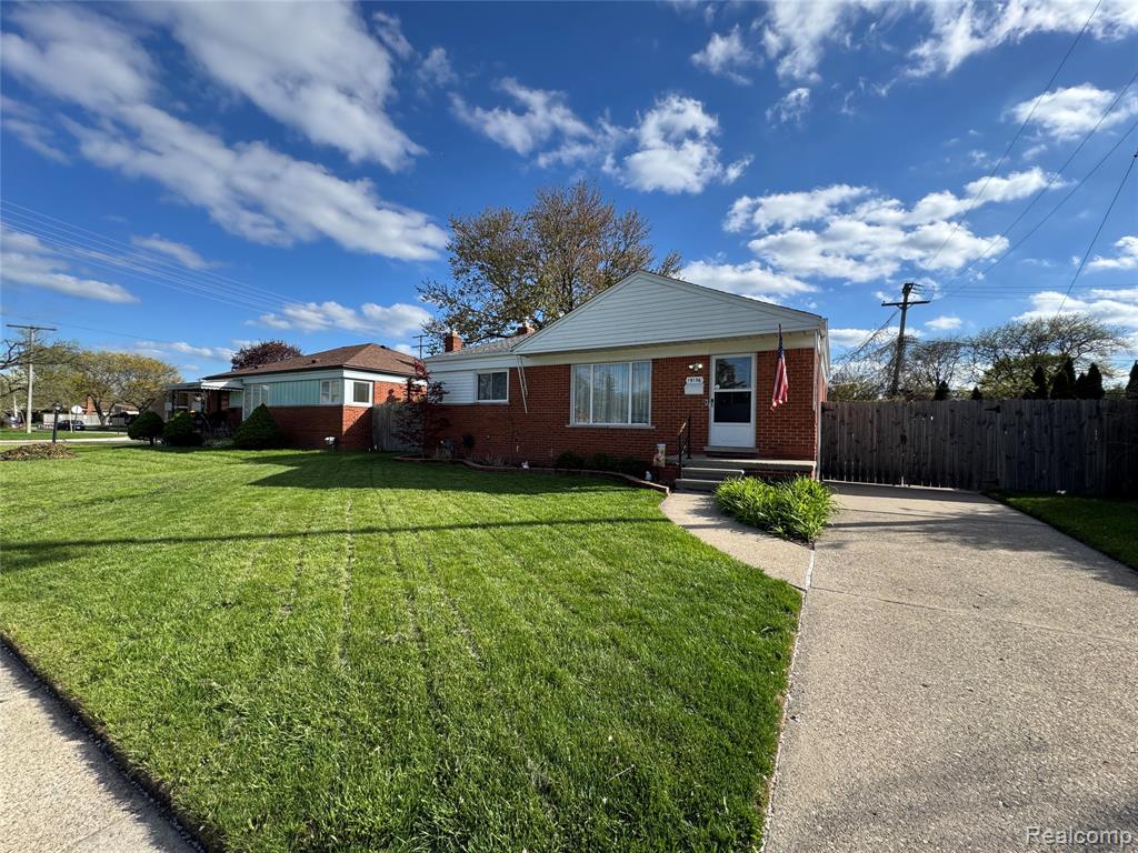 19156 Ash Avenue, Eastpointe, MI 48021 — Photo 4