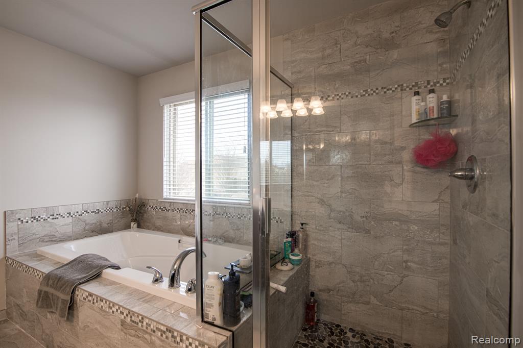 832 W BAY SHORE Drive, Oxford, MI 48371 — Photo 21