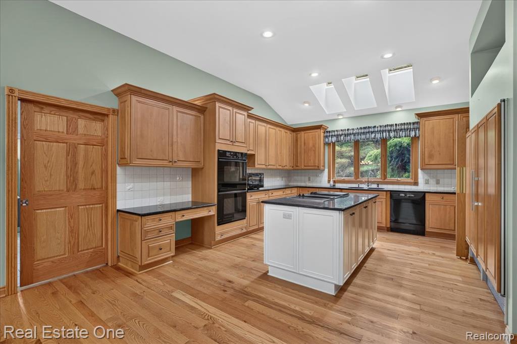 425 Courtney Road, Leonard, MI 48367 — Photo 23