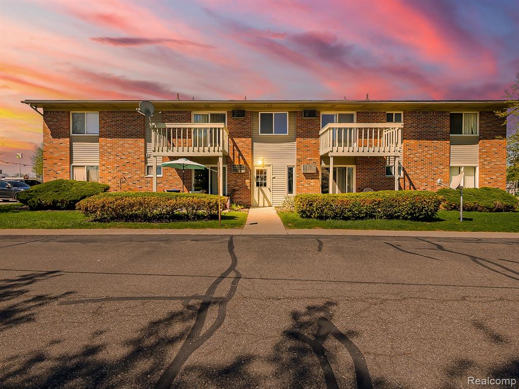 125 E Van Riper Road, Fowlerville, MI 48836 — front exterior