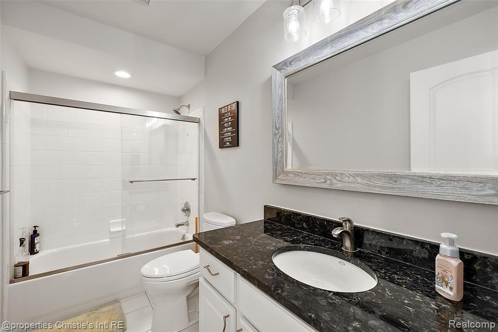 45890 Private Shore Drive, Chesterfield, MI 48047 — Photo 37