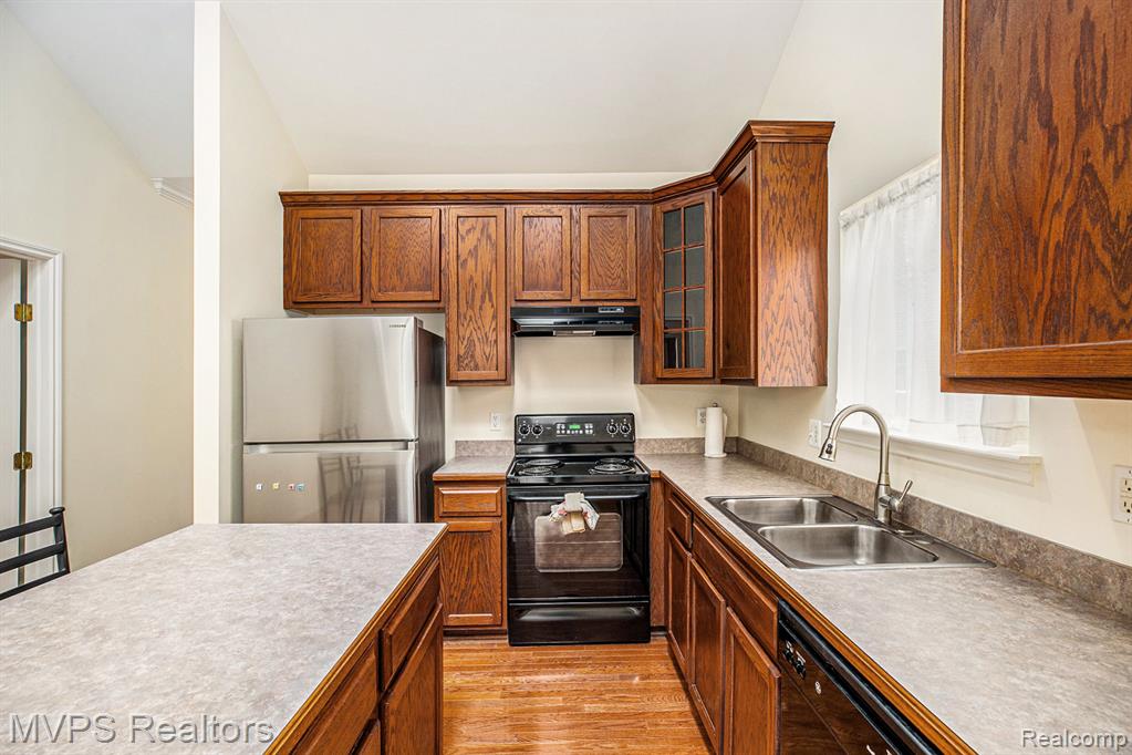 42640 Park Cresent Drive, Sterling Heights, MI 48313 — Photo 9
