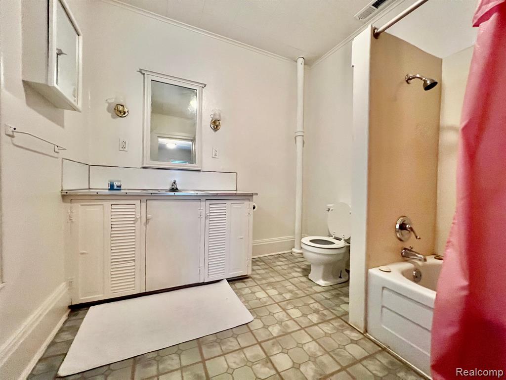 919 WALL Street, Port Huron, MI 48060 — Photo 18