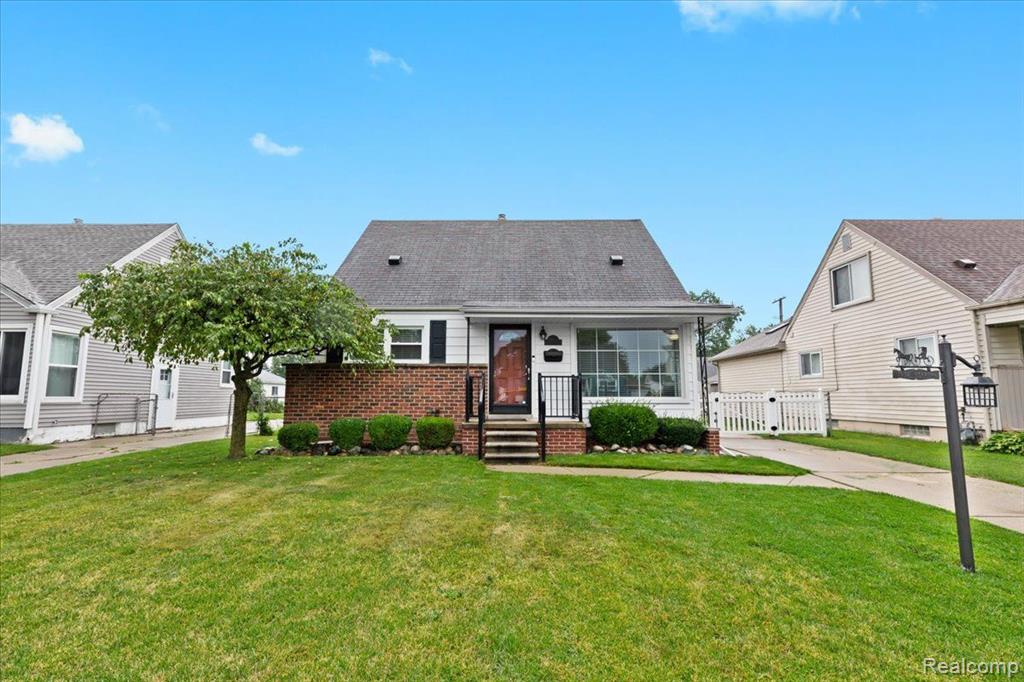 7032 DEERING Street, Garden City, MI — Photo 2