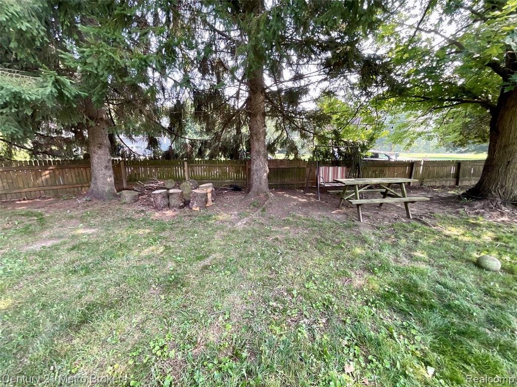 5363 Irish Road, Grand Blanc, MI 48439 — Photo 9