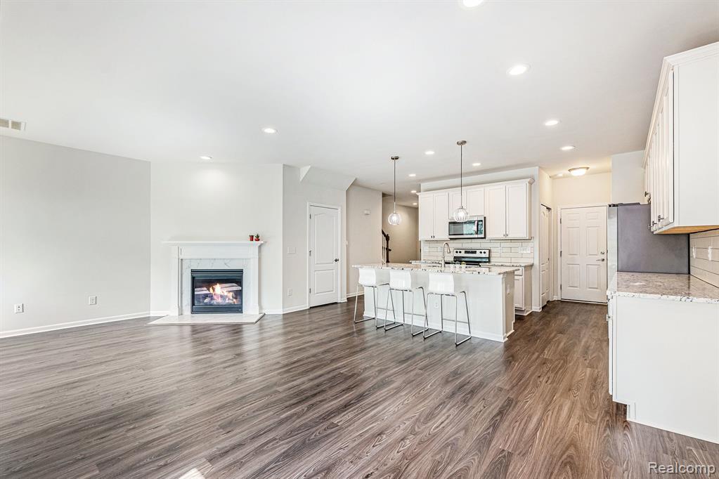 43445 CHANCELLOR Lane, Novi, MI — Photo 4