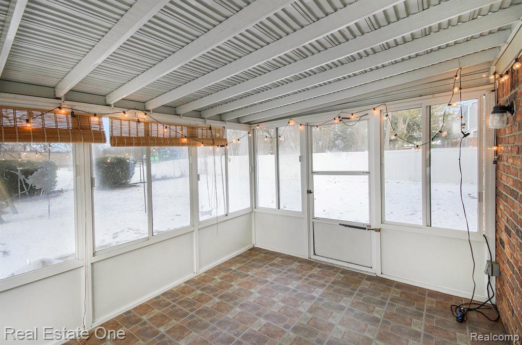 5395 English Drive, Troy, MI 48085 — Photo 16