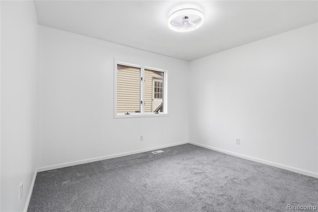 2465 Egelston Avenue, Burton, MI 48509 — Photo 24