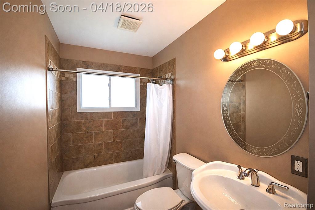431 Lytle Place, Garden City, MI — Photo 11