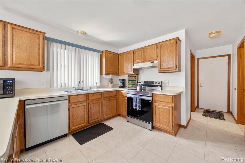 57946 EMERALD, Washington, MI — Photo 11